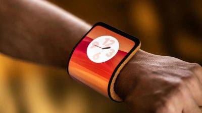 A bending phone for your wrist? Just check out what Motorola rolled out - tech.hindustantimes.com