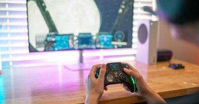 Turtle Beach put drift-free sticks and a screen on its new $200 controller for Xbox and PC - theverge.com