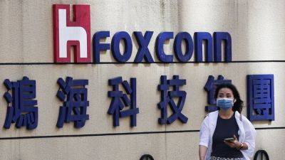 IPhone maker Foxconn’s sales decline as China begins probe - tech.hindustantimes.com - Taiwan - Usa - China - city Beijing