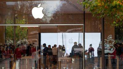 Apple Pause on Holiday Watch Sales Shows Legal Bind It Faces - tech.hindustantimes.com - Usa - state California - city Irvine, state California