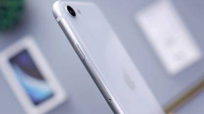 SHOCKING! BIG iPhone SE 4 leak reveals Apple may delay the launch of the smartphone - tech.hindustantimes.com - county Island - Reveals
