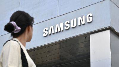 Samsung just copied Apple strategy? What Mark Gurman said - tech.hindustantimes.com