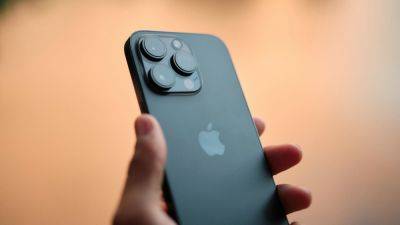 Black circle near iPhone camera will simply amaze you; know what it is for - tech.hindustantimes.com