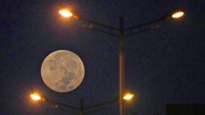 Super Blue Moon lights up sky - tech.hindustantimes.com - New York - city New York