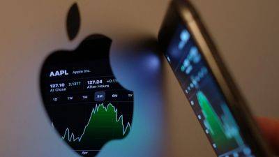 Apple faces longest sales slowdown in decades as iPhone slumps - tech.hindustantimes.com - Usa - China