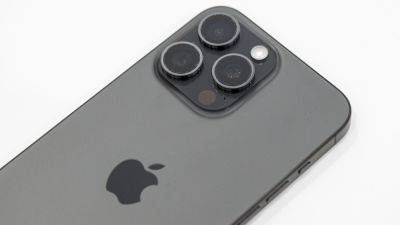 Apple vs Huawei: A new smartphone battle divides China - tech.hindustantimes.com - Usa - China