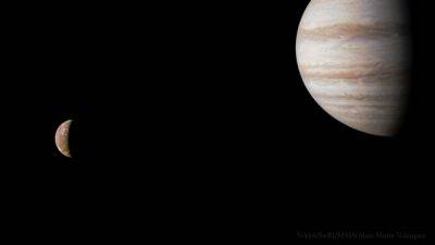 NASA's Juno Mission snaps breathtaking photo of Jupiter, Moon Io - tech.hindustantimes.com