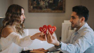 Discover Tinder and Bumble's unknown features to boost your Valentine's Day dating experience - tech.hindustantimes.com