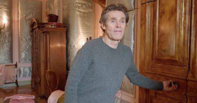 Willem DaFoe’s video tour of his Poor Things house is full of wild details - polygon.com