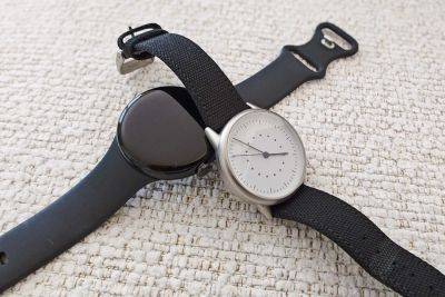 I Bought a Smartwatch, Then 2 Months Later I Bought a Regular Watch - howtogeek.com