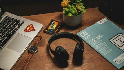 5 best bluetooth headphones: Grab up to 45% off on top-notch brands like Sony, JBL and more - tech.hindustantimes.com