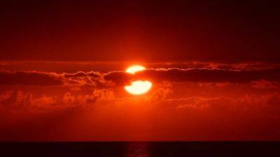 Solar storm alert! Sunspot AR3590 sparks aurora anticipation amid geomagnetic storm fears - tech.hindustantimes.com