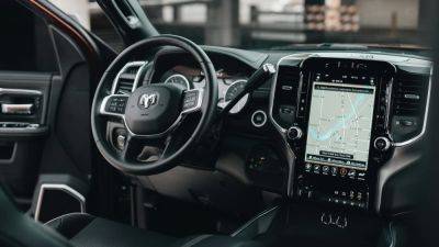 Keep your eyes on the road, your hand upon the wheel! Some Android Auto apps will only work in 'P' mode - tech.hindustantimes.com