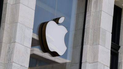IPhone activations plummet by 33% in the US as Apple loses ground against Android devices - tech.hindustantimes.com - Usa