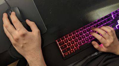I'm a Left-Handed Gamer, Here's How I Customize My PC Gaming Experience - howtogeek.com - county Hand