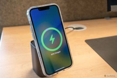 You Don't Need a Bigger Phone Battery, Here's Why - howtogeek.com